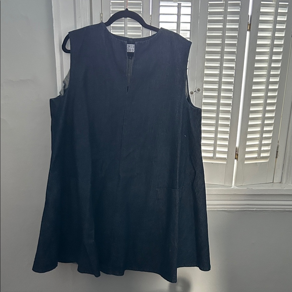 Chic Black Sleeveless Tunic Dress